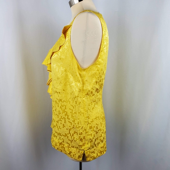 ๐๏ธ Halogen Silk Ruffle Front Sleeveless Top - Picture 3 of 8